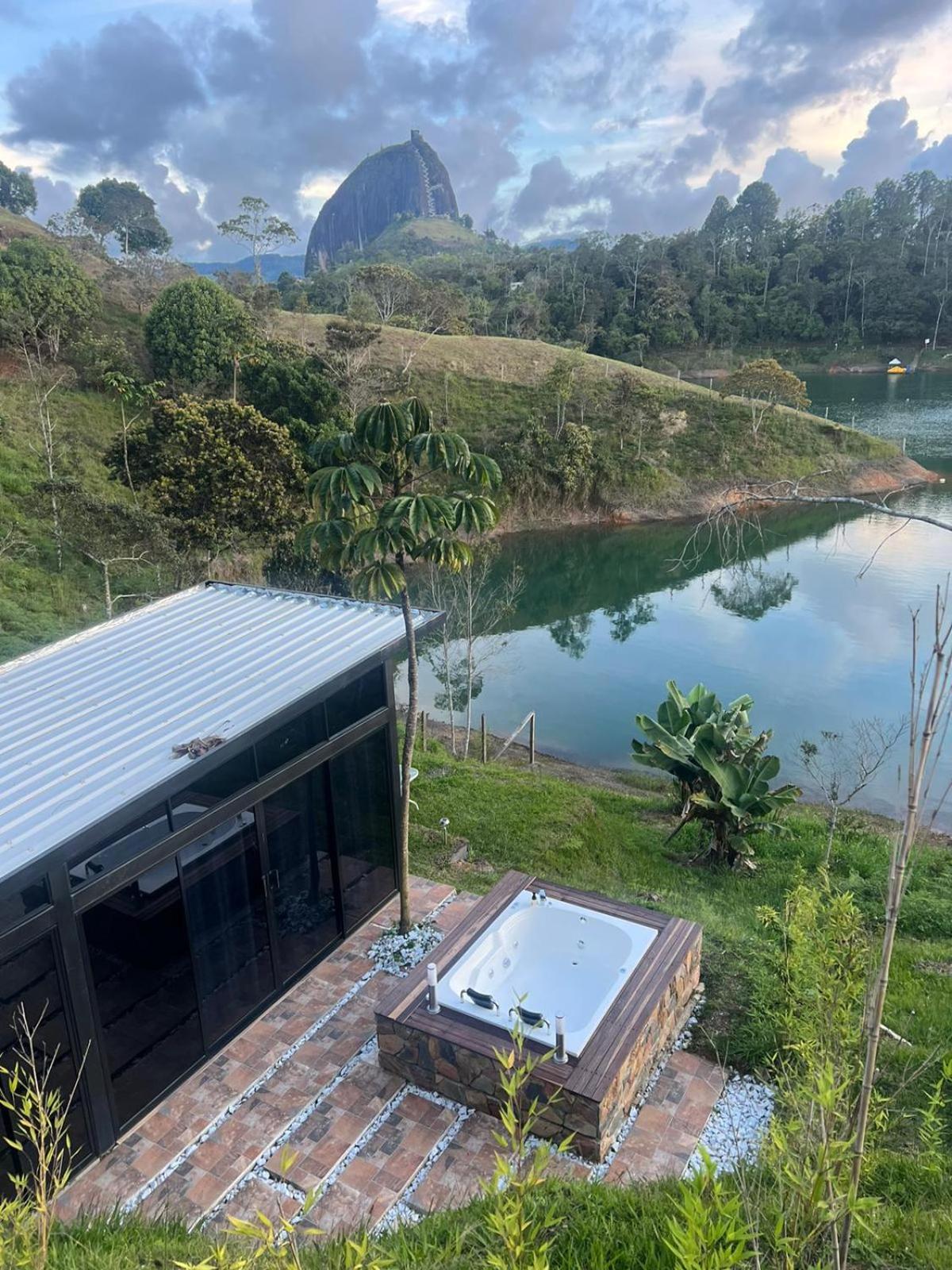 Sin Prisa "Not Rush" Cabana Preciosa! Con Jacuzzi, Vista Y Acceso Directo Al Embalse, Vista A La Piedra , Deporte Acuatico Paddle Board And Breakfast Incluidos ! Imperdible Guatapé Exterior foto